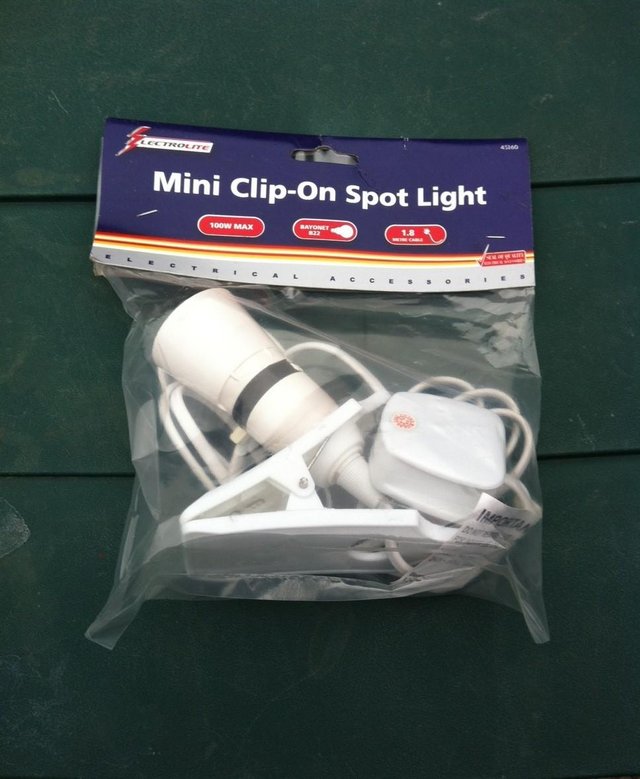 Preview of the first image of MINI CLIP-ON LAMP HOLDER WITH 1.8M LEAD ( NEW ) - £ 5.