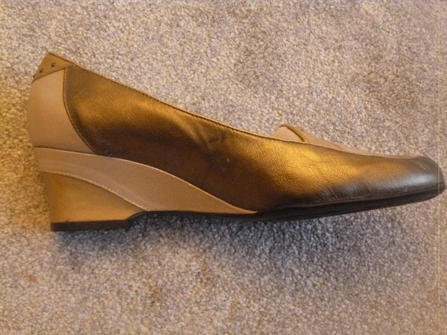 Image 3 of LADIES K LEATHER SHOES NEVER WORN