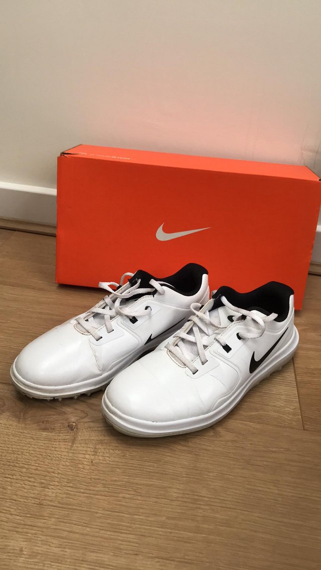 Preview of the first image of NIKE Vapour Pro Boys Golf Shoes Size 5.5.