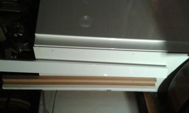 Image 2 of 600mm bridge cabinet white handleless