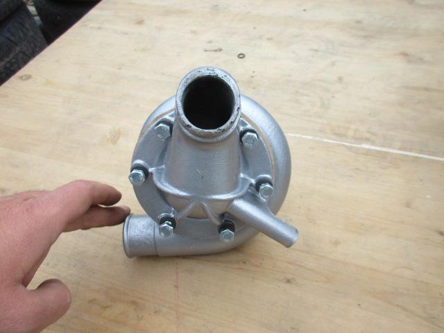Image 2 of Water pump for Lamborghini Espada