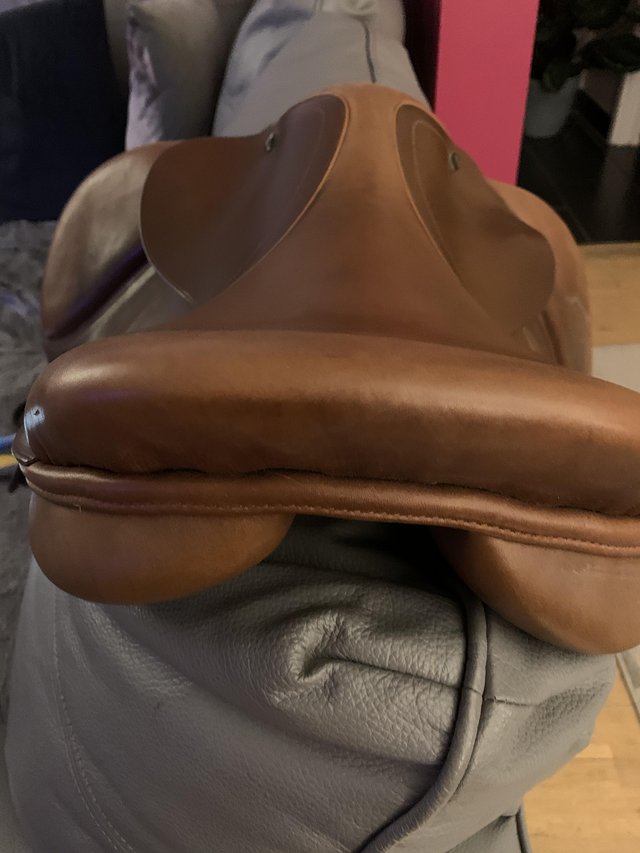 Preview of the first image of Supreme Tan Coloured Jumping Saddle.
