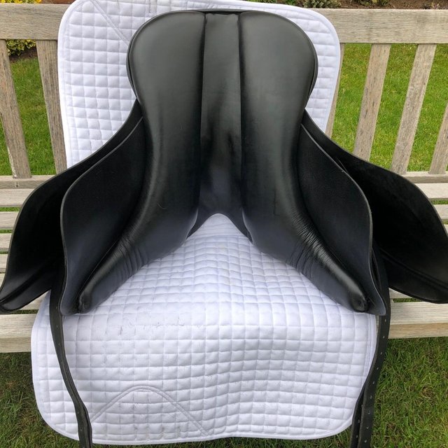 Image 3 of Dressage Saddle Black 17.5 inch, medium wide