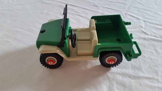 Image 3 of Playmobil Green Jeep (Used condition)