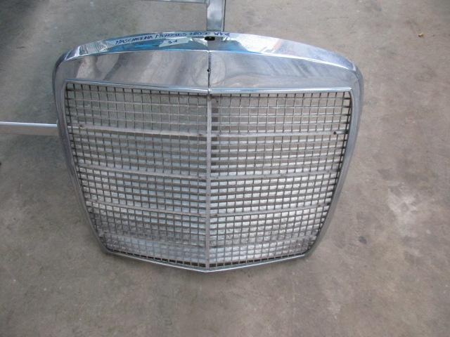 Preview of the first image of Front grill Mercedes 280 SE W108.