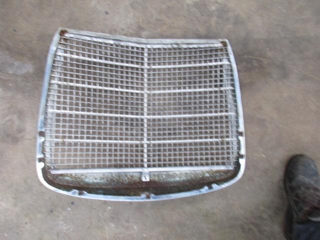 Image 2 of Front grill Mercedes 280 SE W108