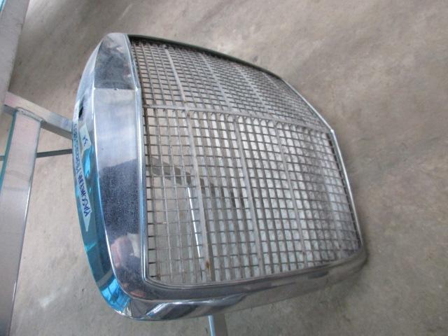 Image 3 of Front grill Mercedes 280 SE W108