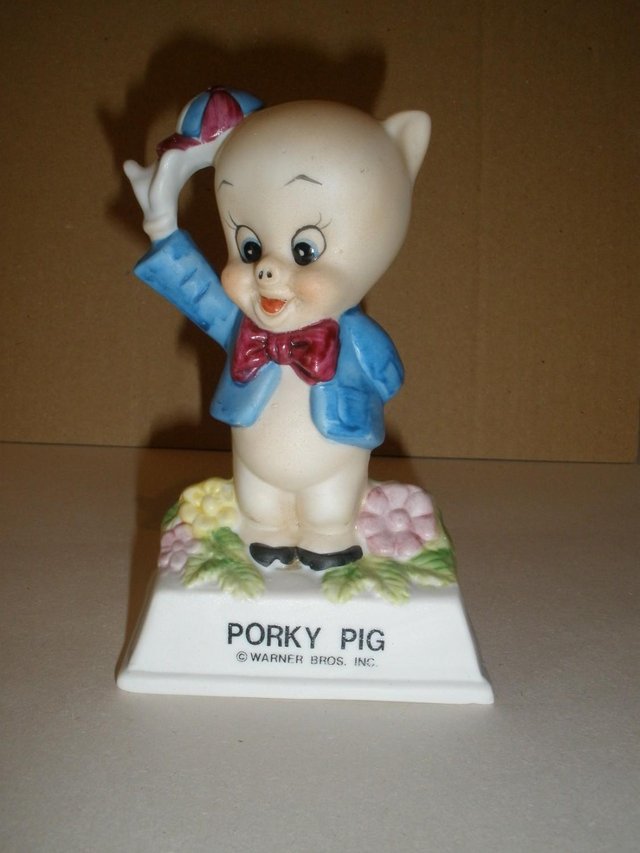 Preview of the first image of Porky Pig genuine ceramic figure..