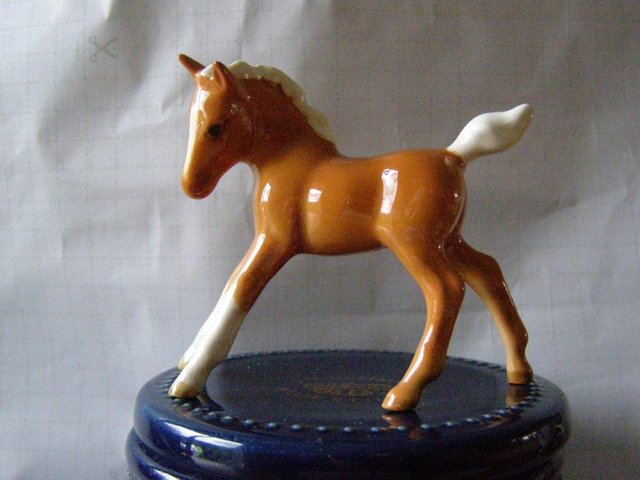 Preview of the first image of Beswick PalominoChina foal 996.