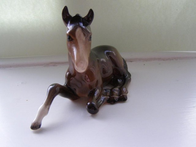 Preview of the first image of Beswick foal lying down No 915.
