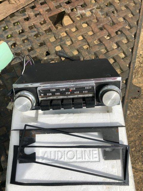 Preview of the first image of Old style car radio.