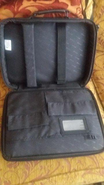 Image 2 of Targus laptop bag with shoulder strap, like new, hardly used