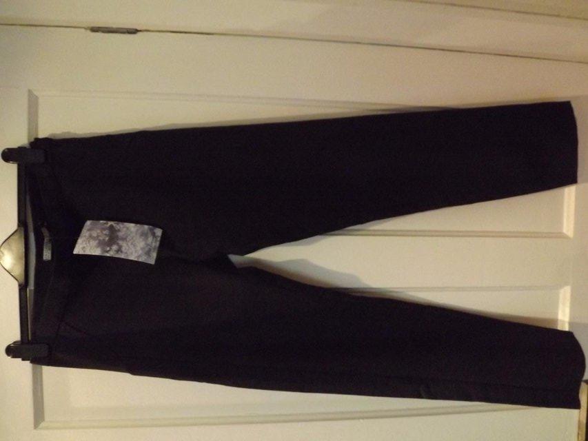 Preview of the first image of Stradivarius new black trousers, EUR 40.