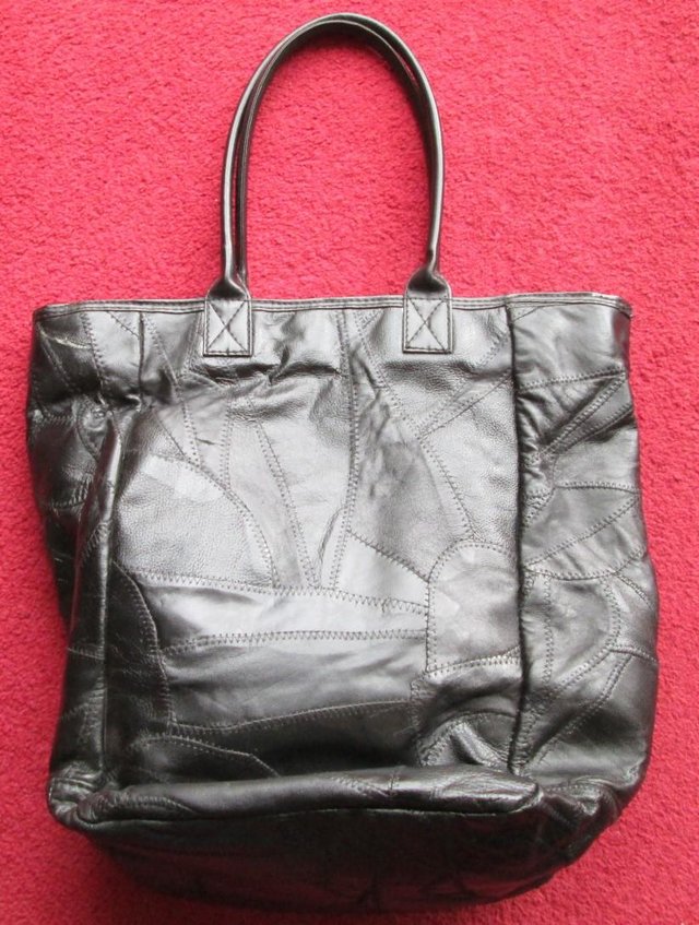 Preview of the first image of LARGE HANDBAG/TOTE/SHOPPING BAG 15 X 15.