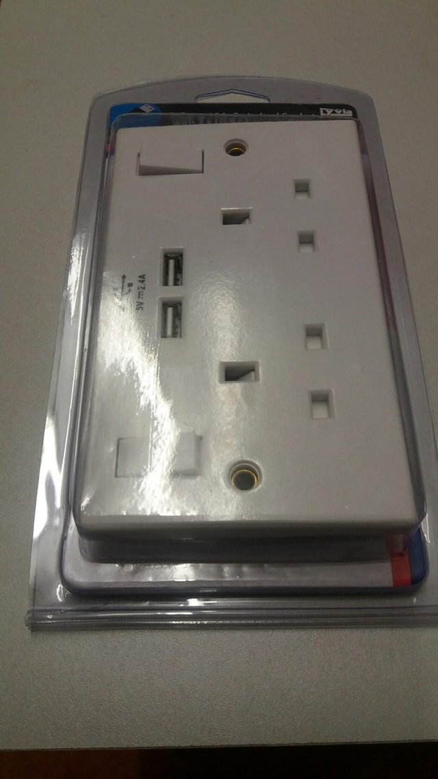 Preview of the first image of Switched Twin Socket With 2 USB Ports.
