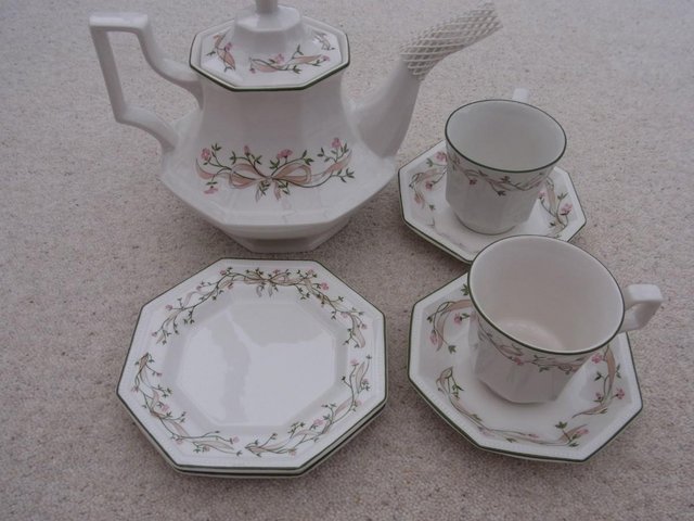 Preview of the first image of ETERNAL BEAU DESIGN SMALL TEA SET.