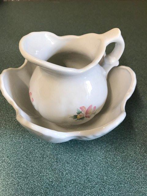 Image 2 of BUNDLE: 3 piece jug/bowl/vase; small jug/bowl & cream vase