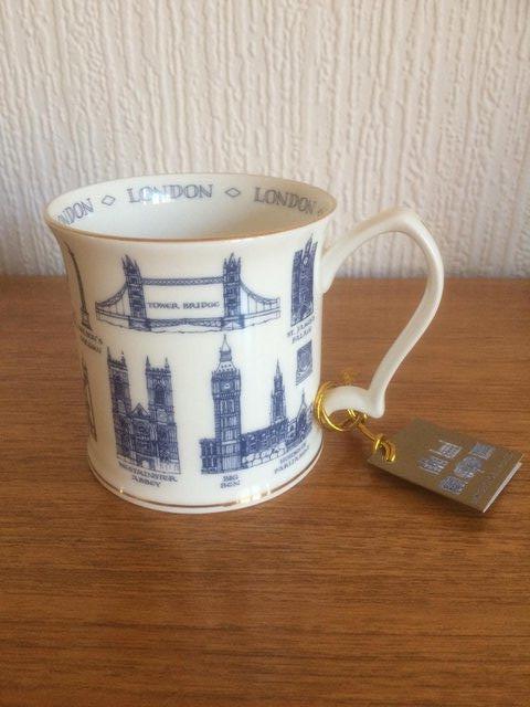 Preview of the first image of COLLECTIBLE FINE POTTERY HISTORIC ROYAL PALACES MUG-NEW.