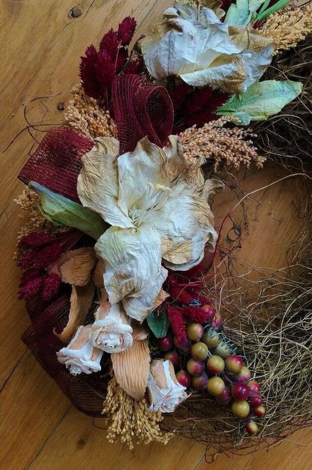 Image 3 of CHRISTMAS Contemporary Wreath Red Berries Twig Gold Natural