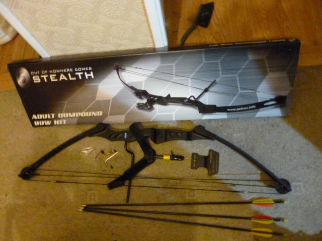 Image 2 of New adult compound bow kit. boxed