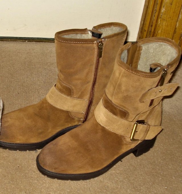 Preview of the first image of Brand New Women's'Gore-Tex Boots in size 7.