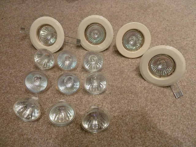 Preview of the first image of 4 downlighters and 13 nr. halogen bulbs.