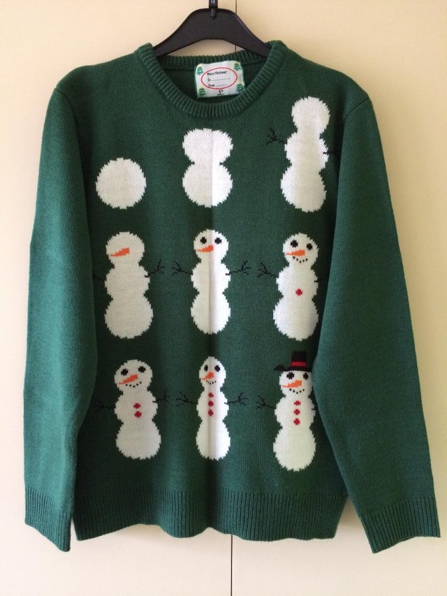 Preview of the first image of UNISEX MENS WOMENS GREEN CHRISTMAS JUMPER  SIZE L.