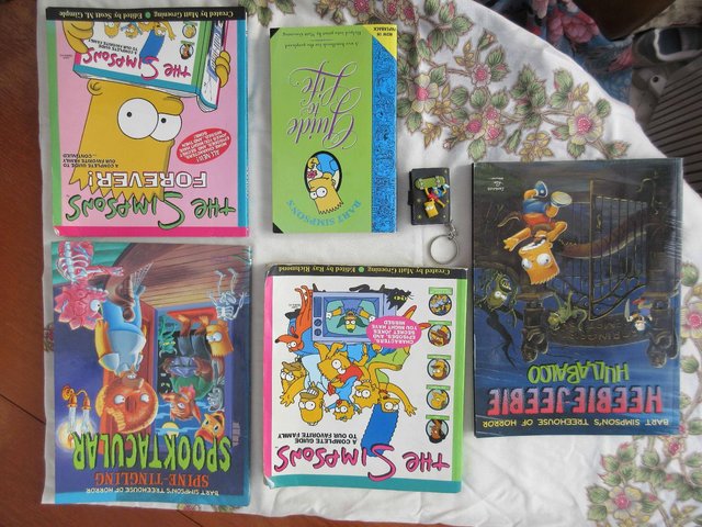 Preview of the first image of 5 simpson books and a simpson keyring £10.