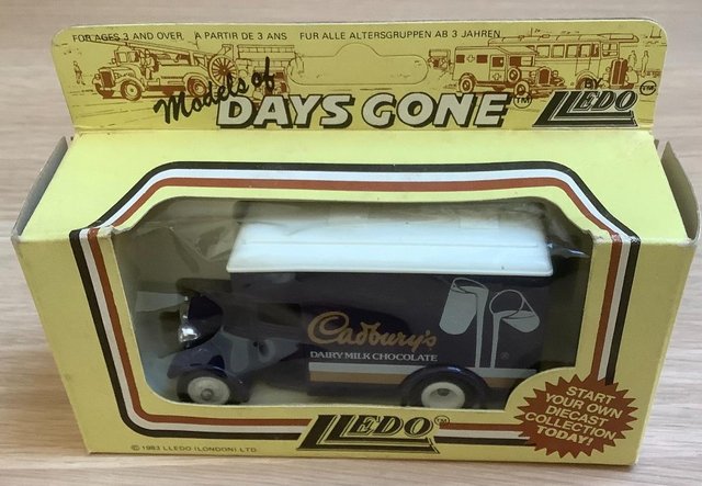 Image 3 of Lledo Days Gone BOXED Cadbury's Dairy Milk Dennis Van DG 16