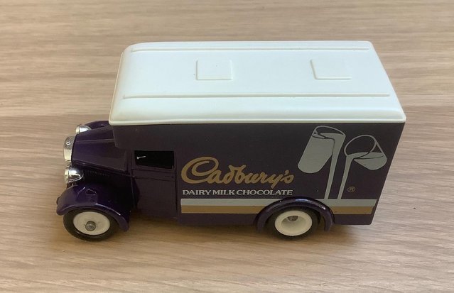 Preview of the first image of Lledo Days Gone BOXED Cadbury's Dairy Milk Dennis Van DG 16.