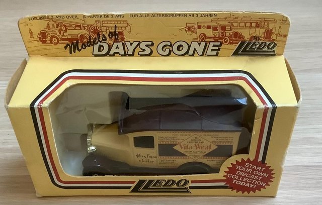 Preview of the first image of Lledo Days Gone Vita Weat Peek Frean Chevrolet Van DG 21-26.
