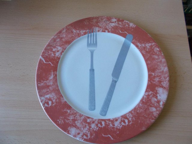 Image 3 of Presentation plate, with knife and fork picture