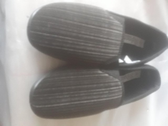 Image 2 of Mens Brand New House Slippers Size 8
