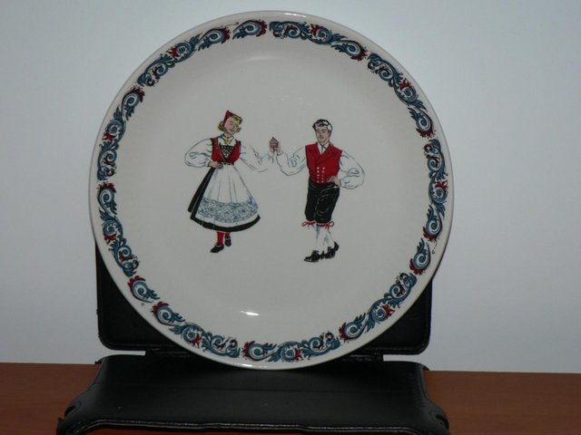 Preview of the first image of FIGGJO FLINT HARDANGER FOLK DANCERS PLATE NORWAY.