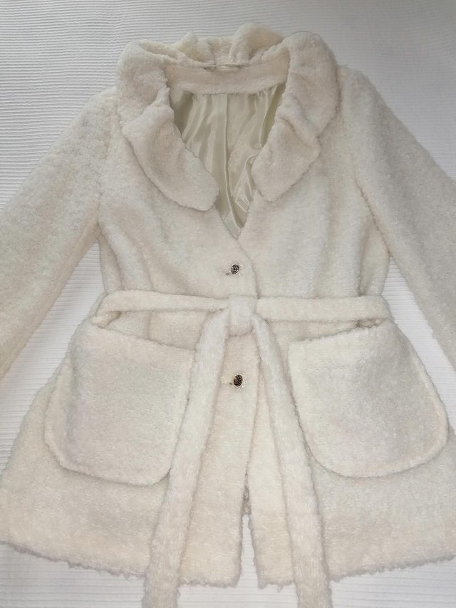 Preview of the first image of LADIES JACKET CREAM COLOUR 12 UK.