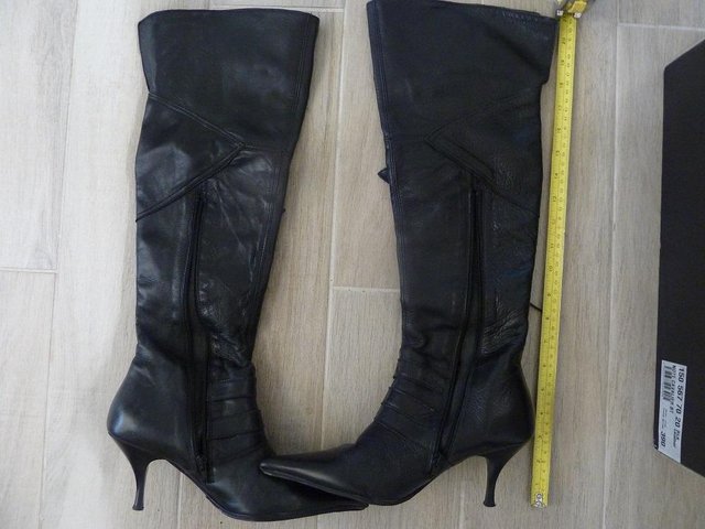Preview of the first image of Lady's knee high boots, soft leather, size 38 (5 to 5.5).