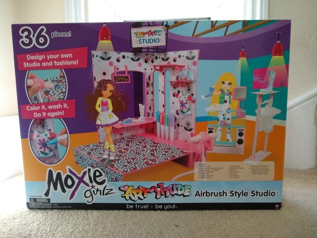 Preview of the first image of Moxie girlz Art-titude Airbrush style studio.