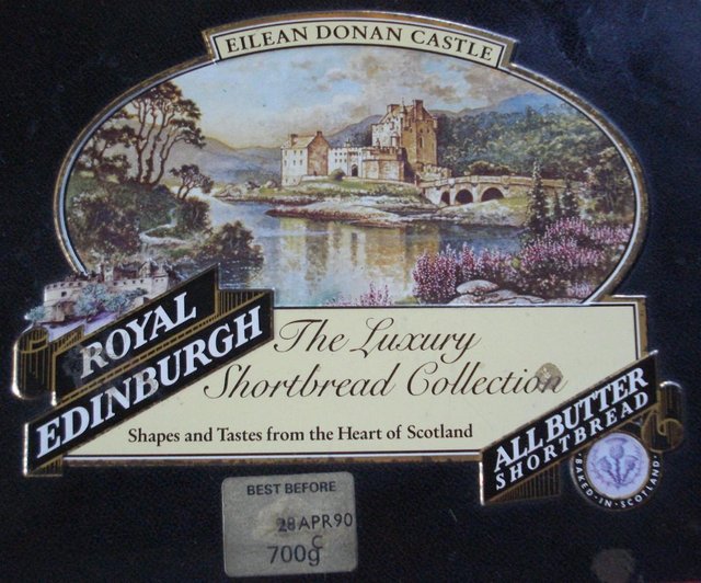 Image 2 of VINTAGE SCOTTISH BISCUIT TIN OF EILEAN DONAN CASTLE SCOTLAND