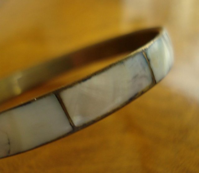 Image 2 of ANTIQUE VINTAGE NARROW MOTHER OF PEARL ABALONESHELL BRACELET