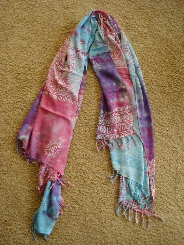 Preview of the first image of NEW UNIQUE FASHIONABLE MULTI-COLOURED LARGE SCARF/SARONG.