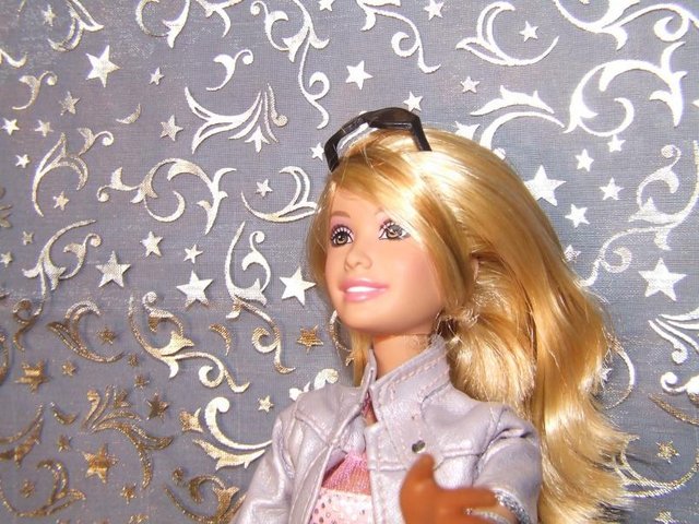 Image 5 of Barbie collectible High School Musical Sharpay Talking Doll