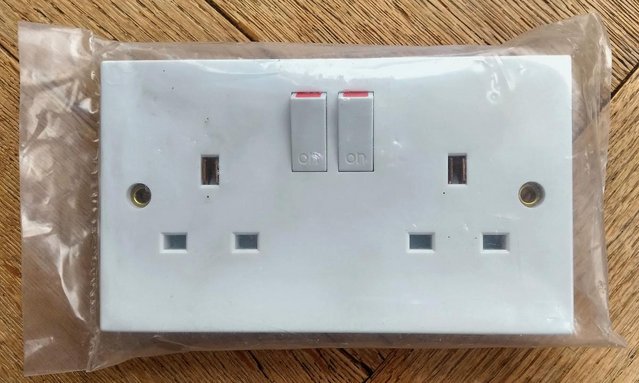 Image 3 of 13 AMP 2 GANG SWITCHED SOCKET WHITE, NEW, UNOPENED