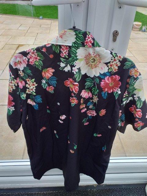 Image 2 of Great mens or ladies floral shirt