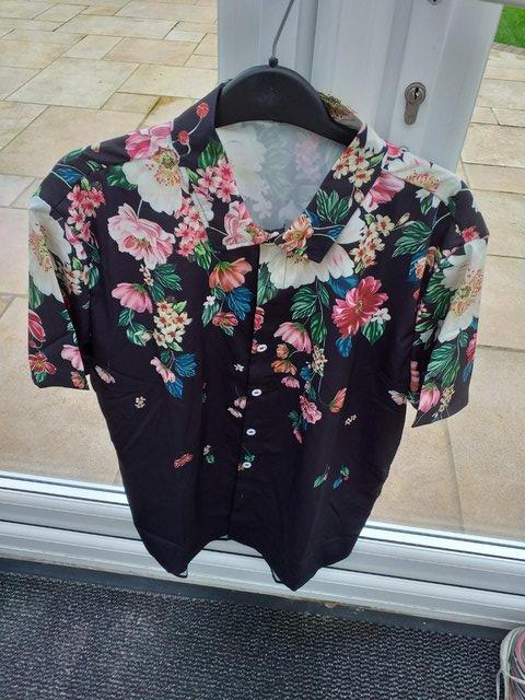 Preview of the first image of Great mens or ladies floral shirt.