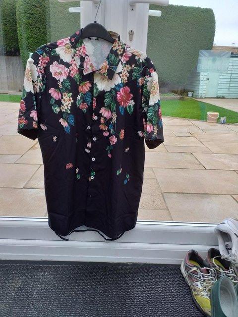 Image 3 of Great mens or ladies floral shirt