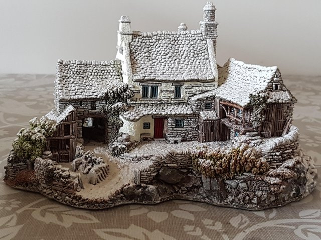 Preview of the first image of Lilliput Lane collectable models.