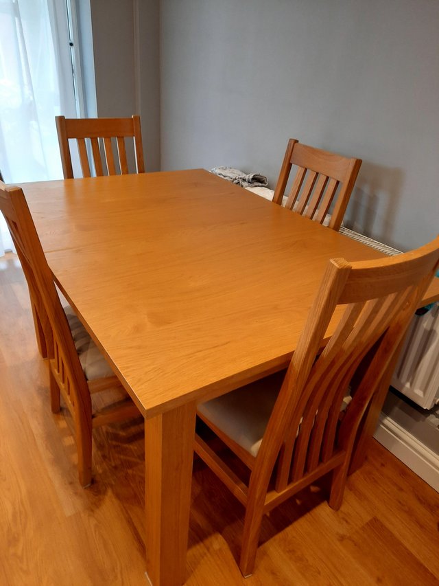 Image 2 of Dinning room table in oak