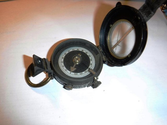 Image 3 of F. Barker WWI Hand Bearing Sighting compass No.225 date 1910