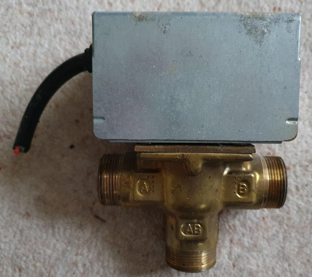 Image 3 of Honeywell 3 port valve pre owned