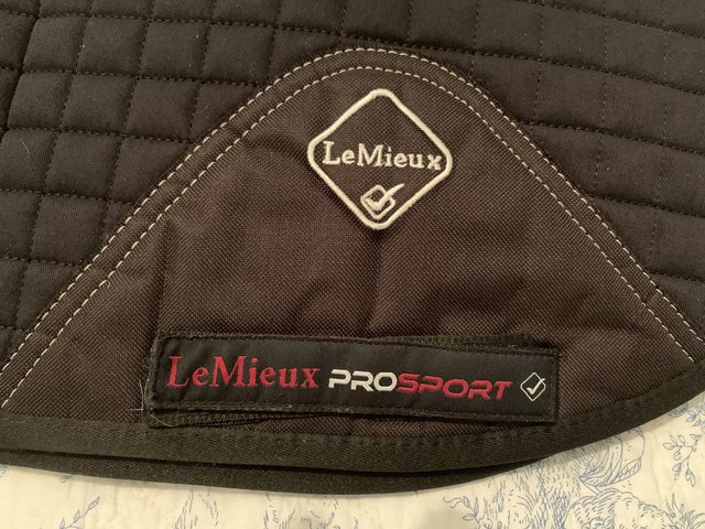 Image 4 of Lemieux Pro Sport numnah with sheepskin wither support